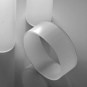 "Acrylaat buis satijn opaal met een zijdezachte afwerking, ideaal voor diffuus licht en decoratieve toepassingen."