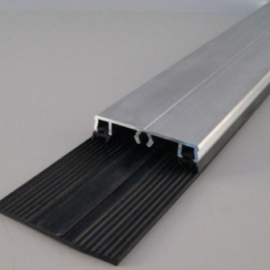 Multiverbindingsprofiel van aluminium voor het verbinden en afwerken van panelen en platen.
