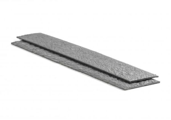 Ecolat straight border fence, made of sustainable recycled plastic.