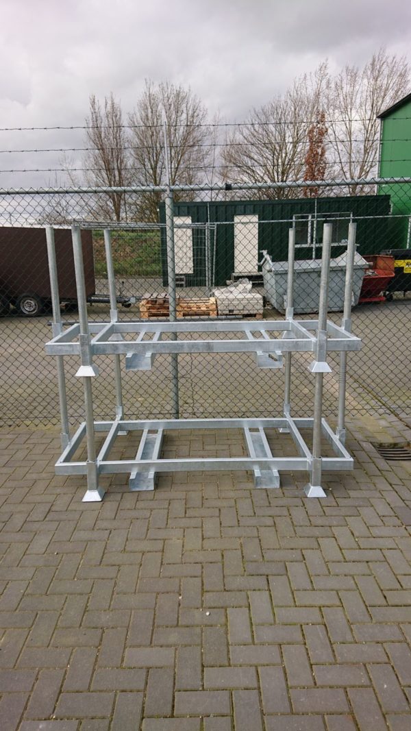 Stacking crate