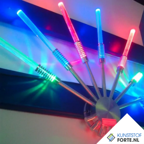 "Primo® XT lichtgeleidende acrylaat rondstaf Ghost met heldere afwerking, ideaal voor verlichting en designprojecten."